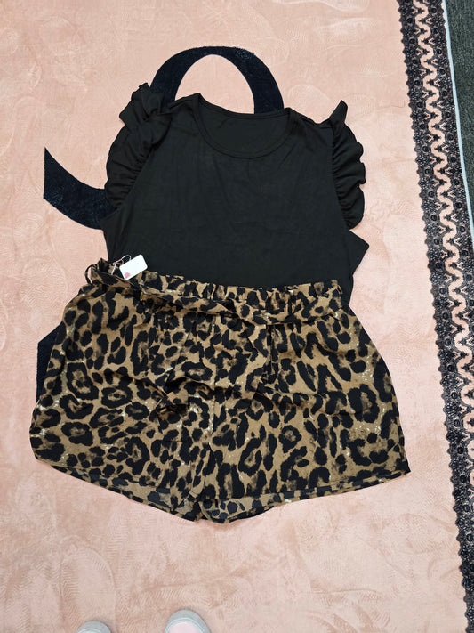 Leopard print shorts set